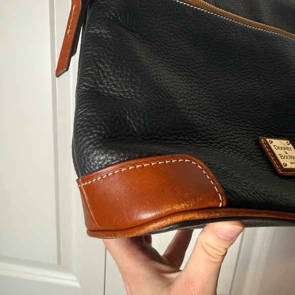 Dooney & Burke pebbled leather shoulder bag - Picture 5 of 9